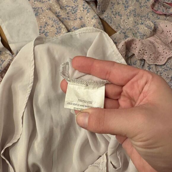 Ruffle bell sleeve flowy boho minidress w tiered lace ruffles and deep v neck - Picture 5 of 8